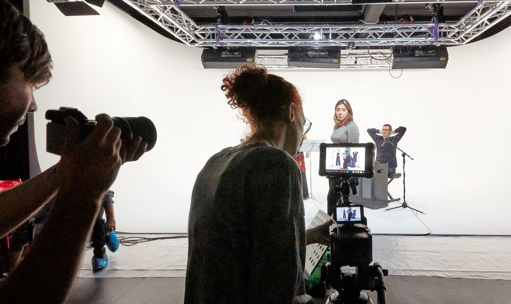 Diseñador/productor de vídeo: quién es, qué hace y cómo llegar a serlo