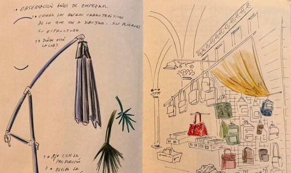 Una libreta abierta que muestra dos bocetos dibujados a lápiz, uno de una lámpara y otro de bolsos de diseño