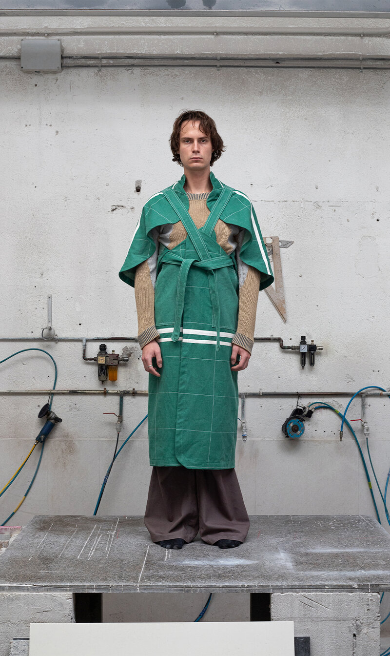 Prendas sostenibles del IED Barcelona inspiradas en la ropa utilitaria antigua en Rec.0