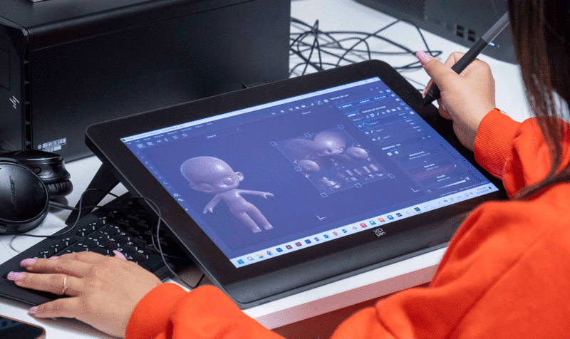 Estudiante del IED Barcelona diseñando con una tableta Artist Pro 16 Gen 2 tablets XPPen