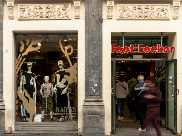 Foot Locker colabora con el IED Madrid para celebrar la campaña 'Vuelta al Cole' con las creaciones de jóvenes estudiantes