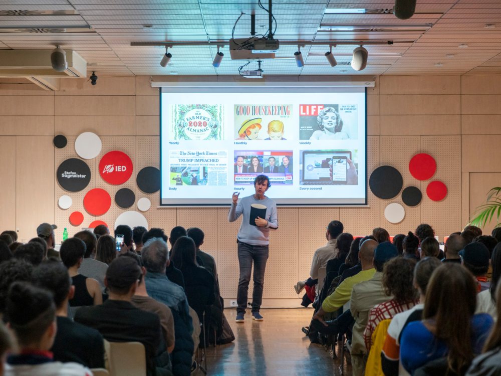 “Es evidente que las cosas pueden cambiar”. Stefan Sagmeister promulga su Now is better en el IED Madrid y el IED Kunsthal Bilbao
