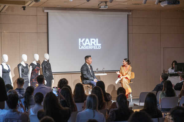 Hun Kim, Director Creativo de Karl Lagerfeld, conversa con la Comunidad del IED Madrid en un encuentro en su Aula Magna